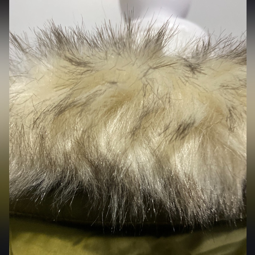Cropped Puffer Jacket. - Picture 4 of 4